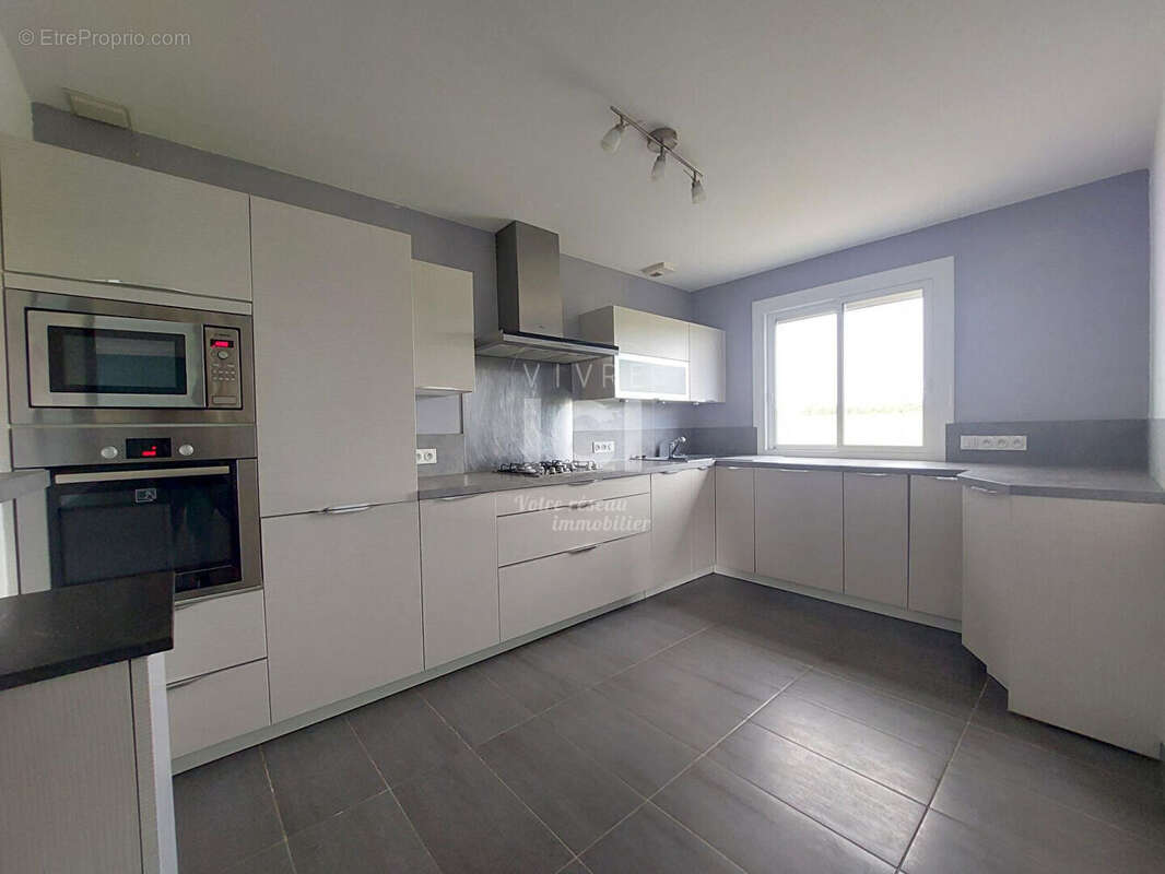 PONT SAINT MARTIN - Maison - 4 pièces - 115m² - photo 2