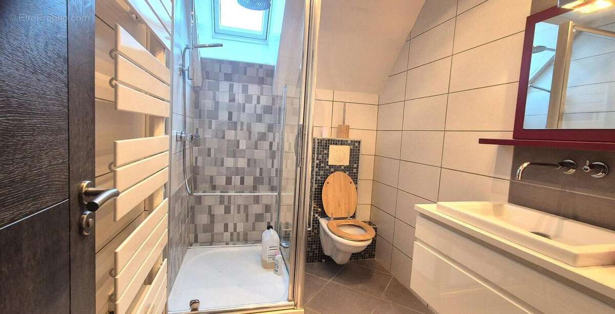 Belle Propriété Contemporaine ou Superbe Villa de 166 m² entièrement rénovée avec sa Piscine sécurisée de 40 m², Balcon, Terrass - photo 14