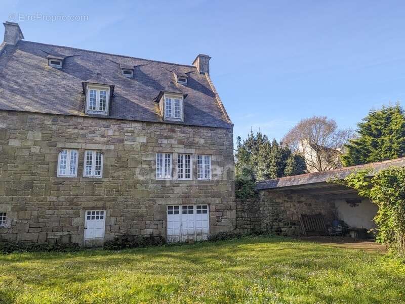 Maison à LOCRONAN