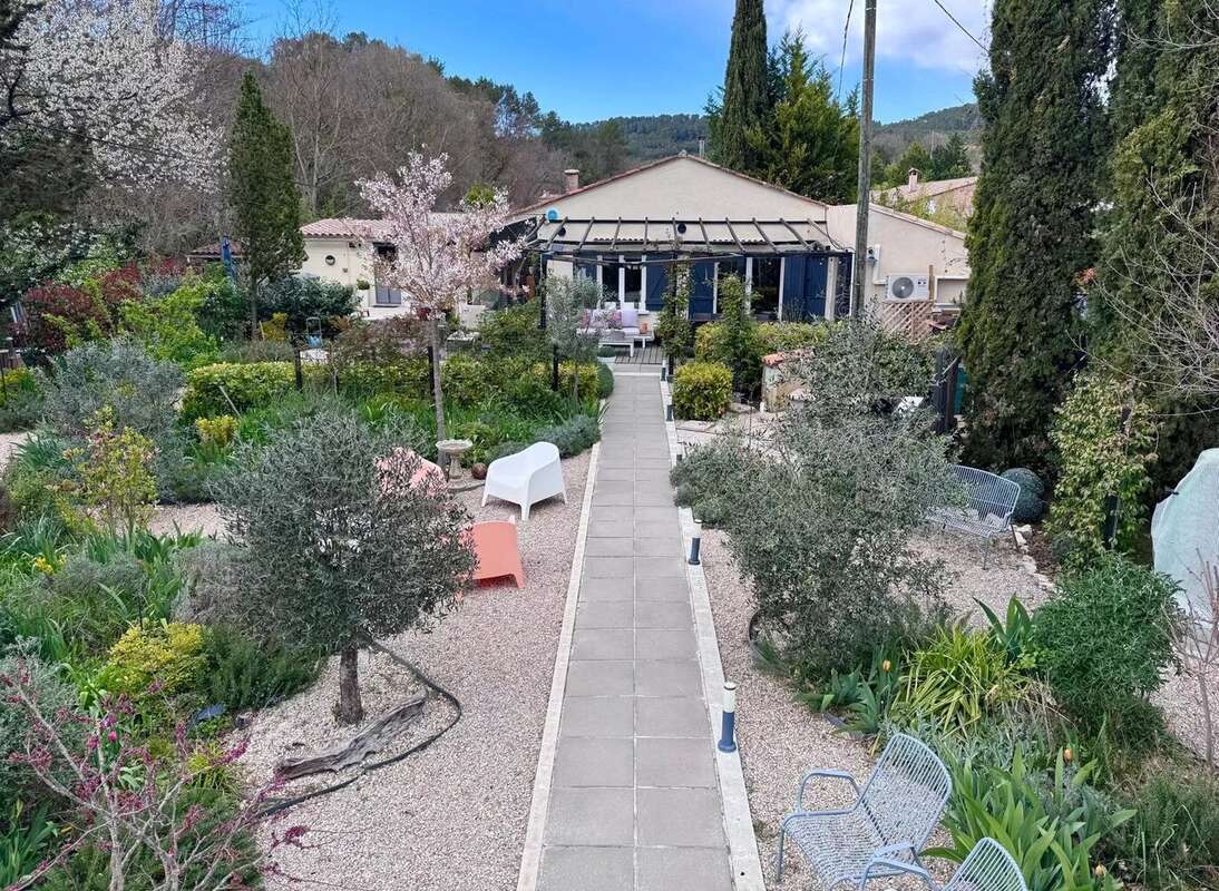 Maison à ENTRECASTEAUX