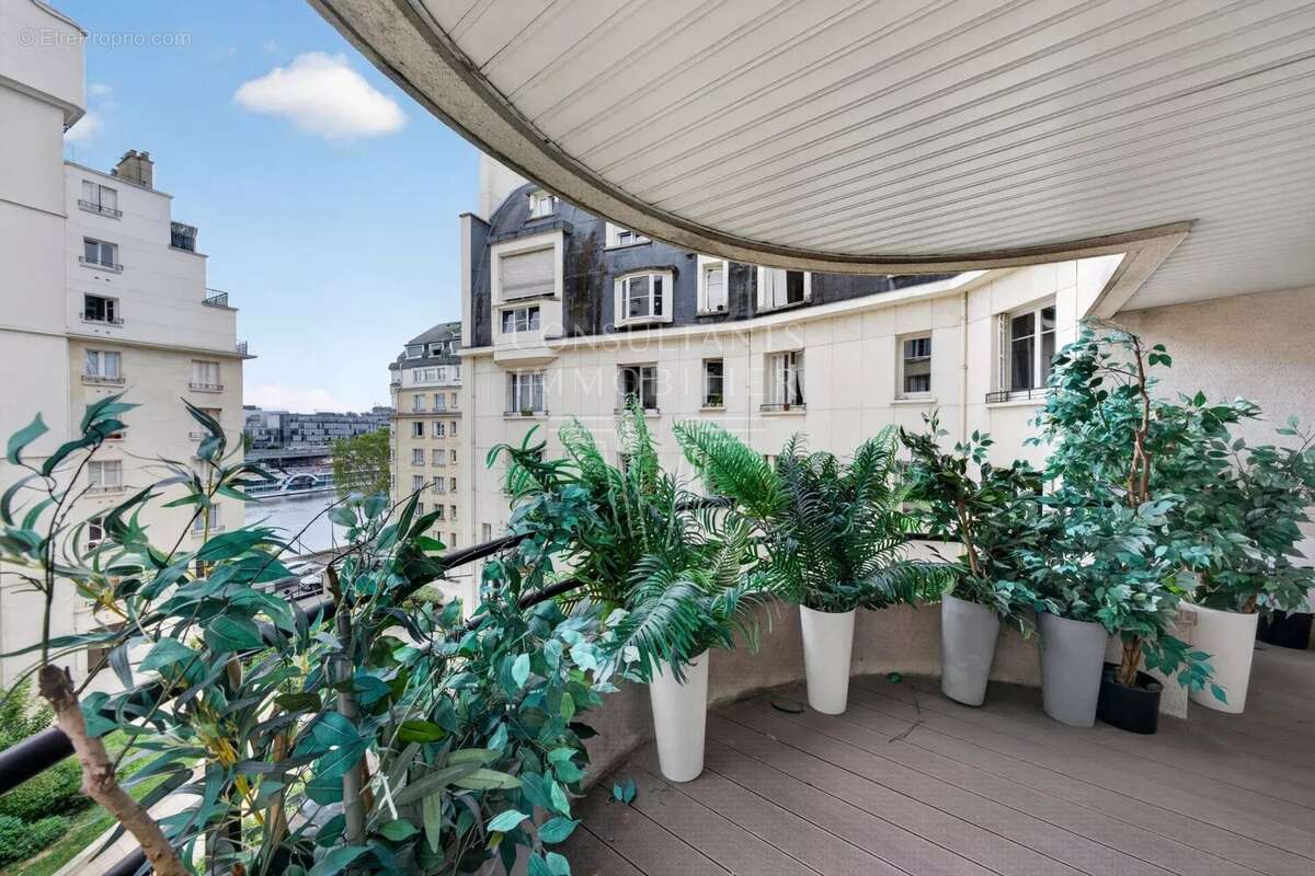 Appartement à PARIS-16E