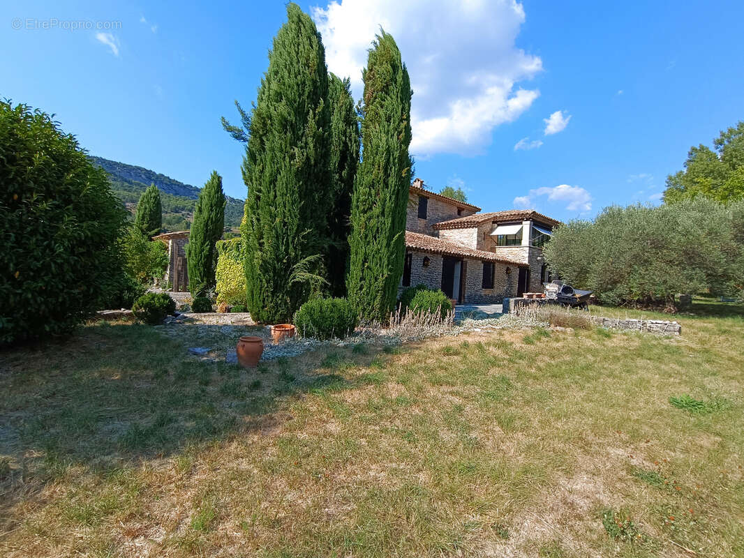 Reilhanette / propriete / ancien moulin restaure / terrain 2ha env. / vue imprenable - photo 10