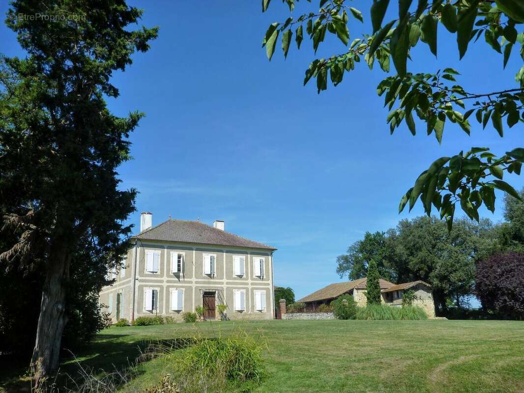 P1240796 - Maison à VIC-FEZENSAC