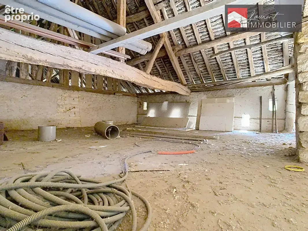 A Simandre  - Grange à fort potentiel 150 m² aménageables - photo 10