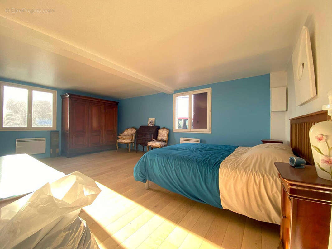 LA DRENNE : Propriété d'exception avec deux habitations, dépendance et terrain de 1,5 hectares - photo 16