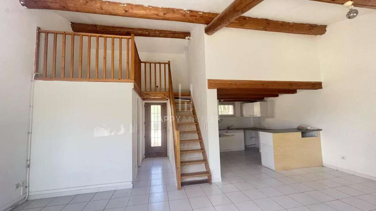 Maison à MOURIES