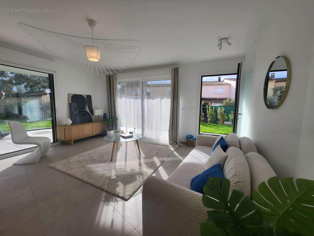 Appartement à VILLENEUVE-LOUBET