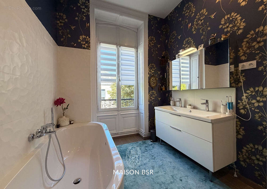 Rare hôtel particulier d'exception avec piscine intérieure et dépendance - photo 14