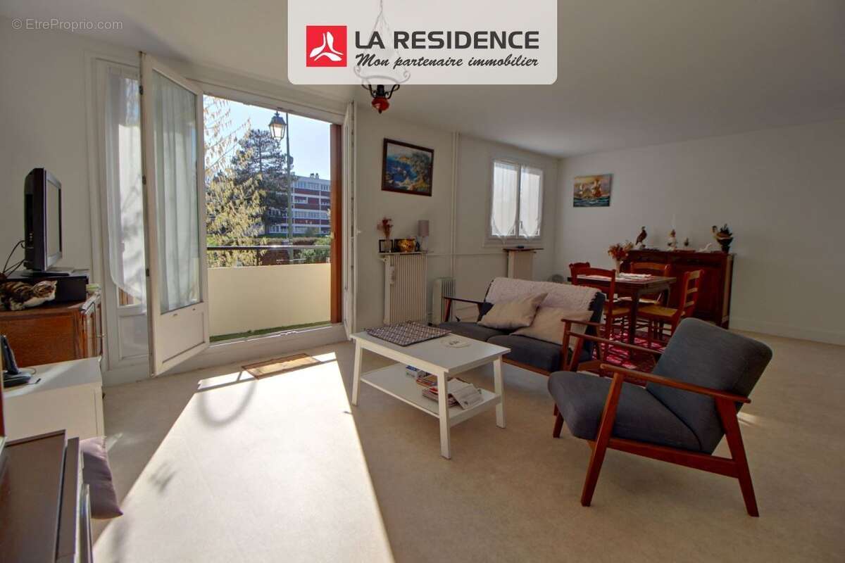 Appartement à LES CLAYES-SOUS-BOIS