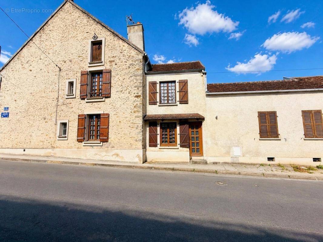 Maison à LA CHAPELLE-GAUTHIER