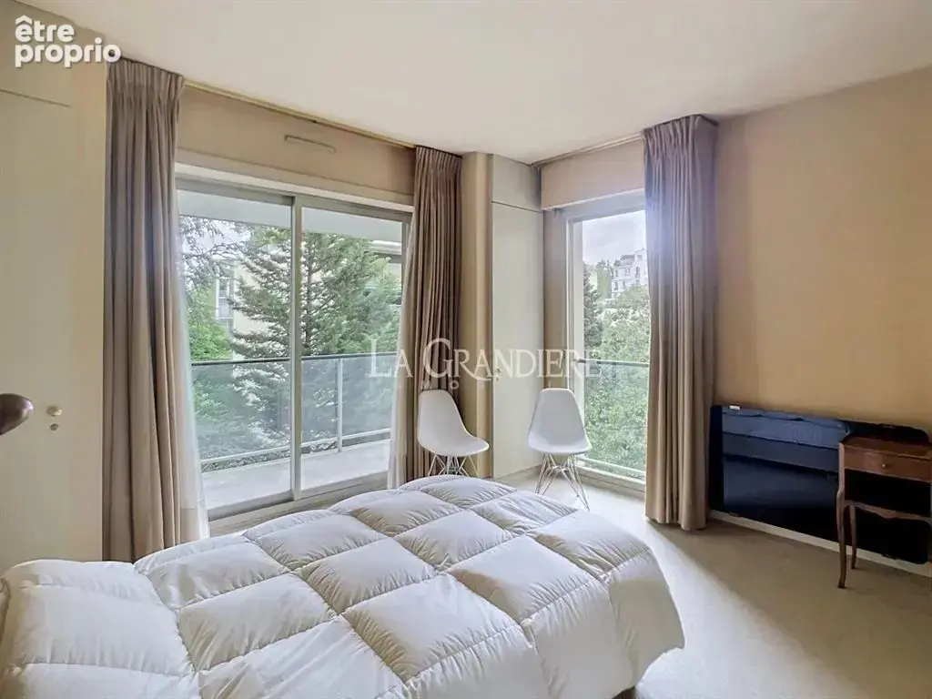 Neuilly-sur-Seine - Saussaye - 3ème étage - 4 pièces - 2 chambre - photo 12