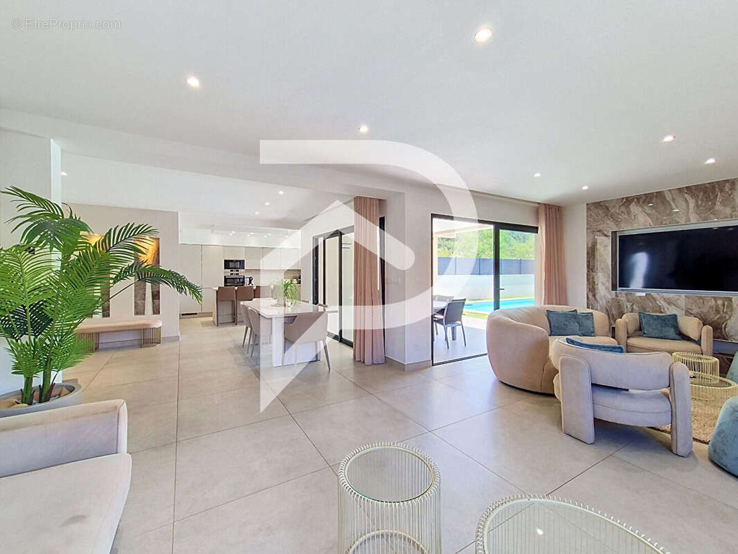 Maison à vendre Montelimar 4 pièce(s) 145 m2 - photo 2