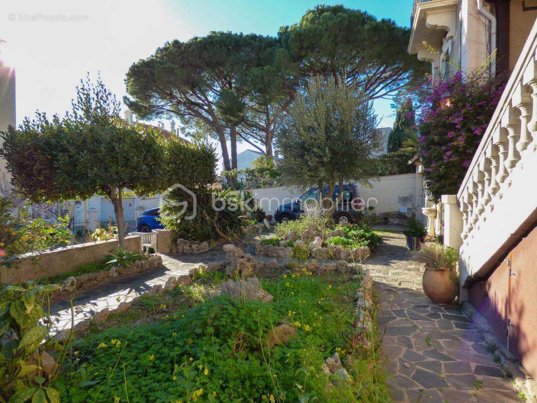Sainte-Maxime – Centre-ville à pied, charme exceptionnel ! - photo 11