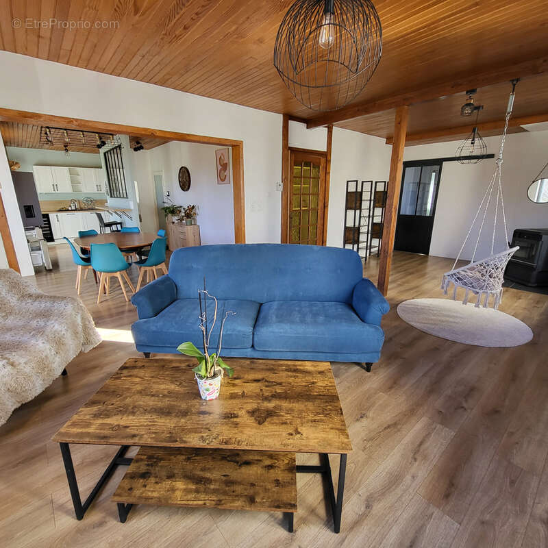 Appartement à RIOM-ES-MONTAGNES