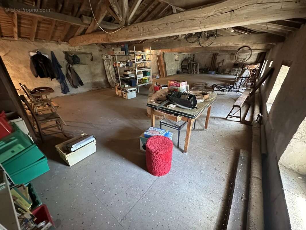 Longère entre Bressuire et La Chapelle-Saint-Laurent, 3 chambres avec granage en pierre - photo 18