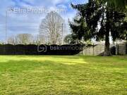 Terrain à SAINT-JEAN-LES-DEUX-JUMEAUX