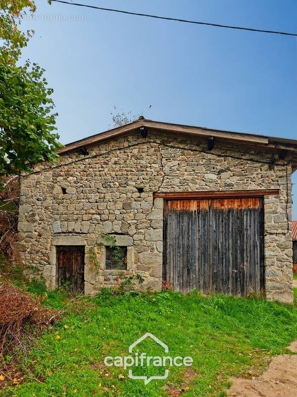 Maison à CELLES-SUR-DUROLLE