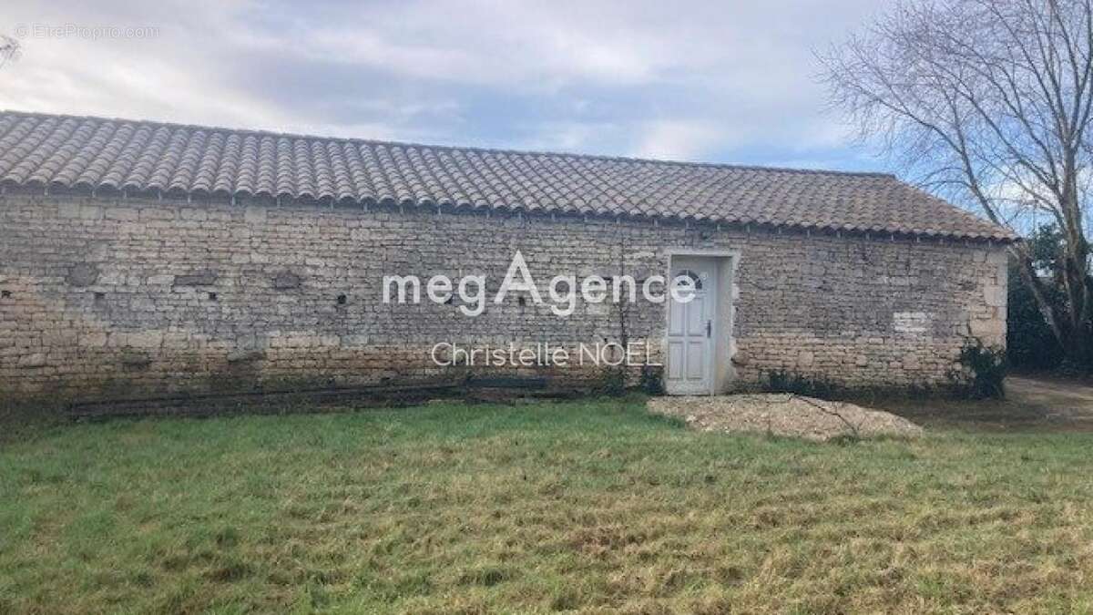 Maison à SAINTE-GEMME-LA-PLAINE