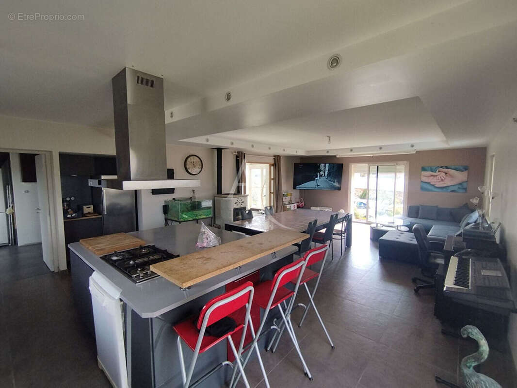 Maison à VERNOU-LA-CELLE-SUR-SEINE