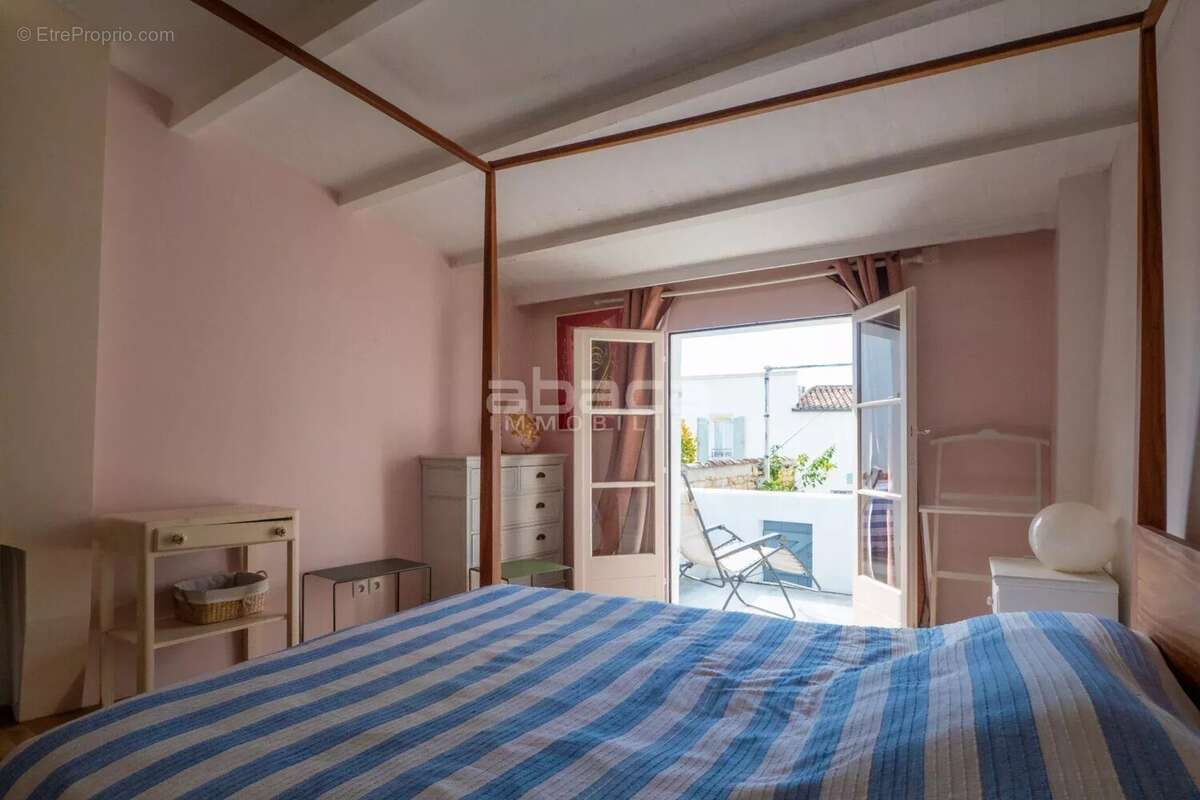 Maison à LES PORTES-EN-RE