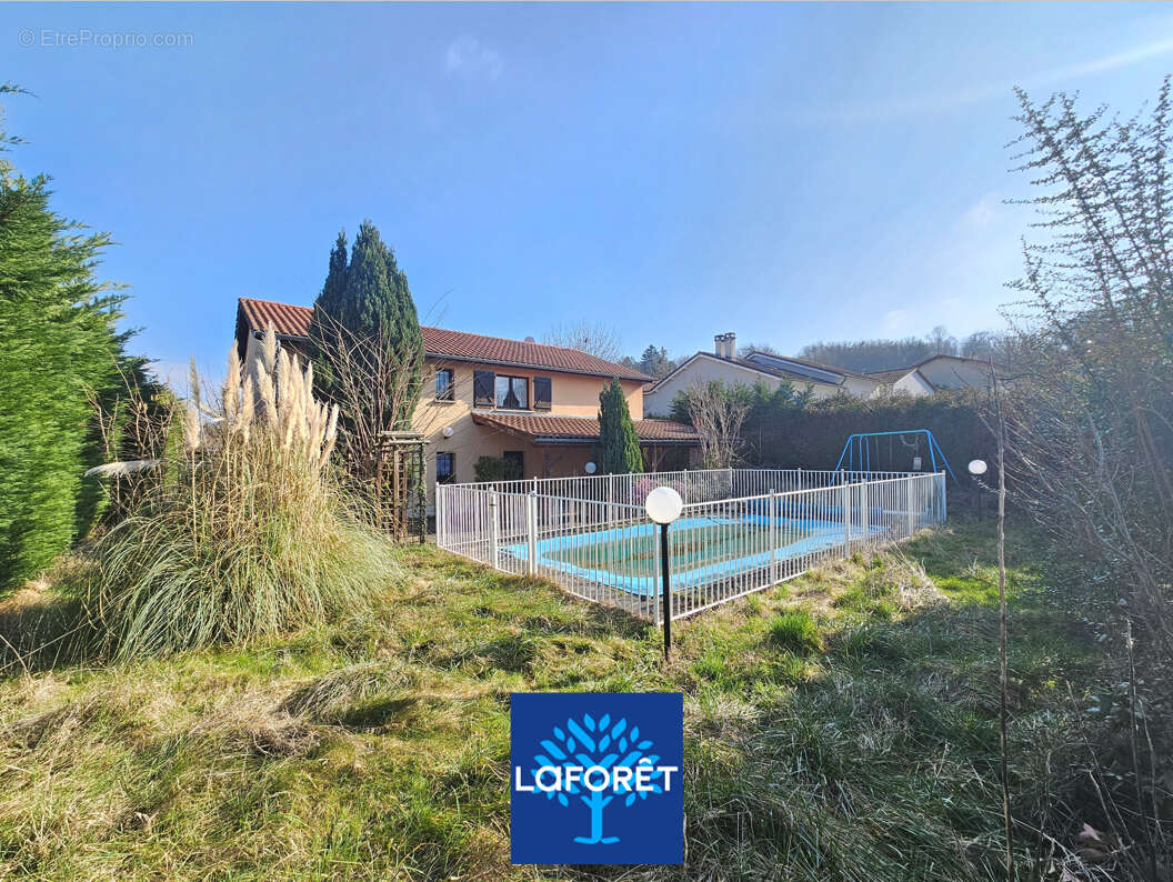 Maison à SAINT-PIERRE-DE-CHANDIEU