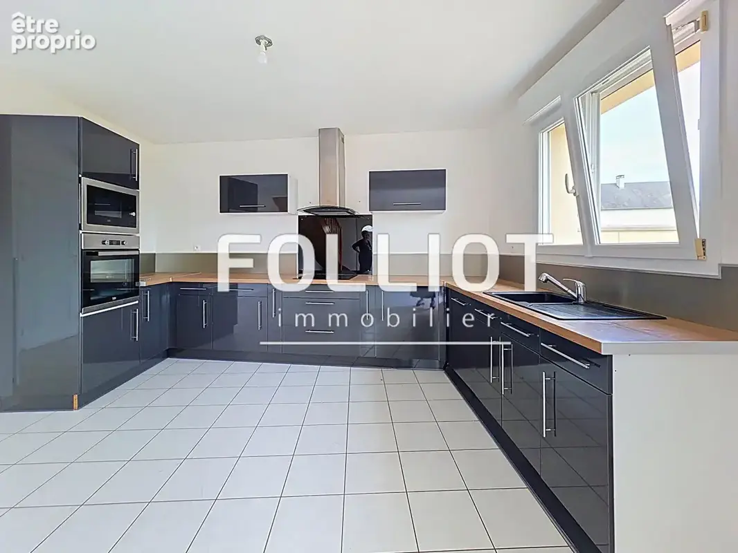 A VENDRE Maison 5 pièces à vendre à Bréhal - 50290 - Centre - photo 6