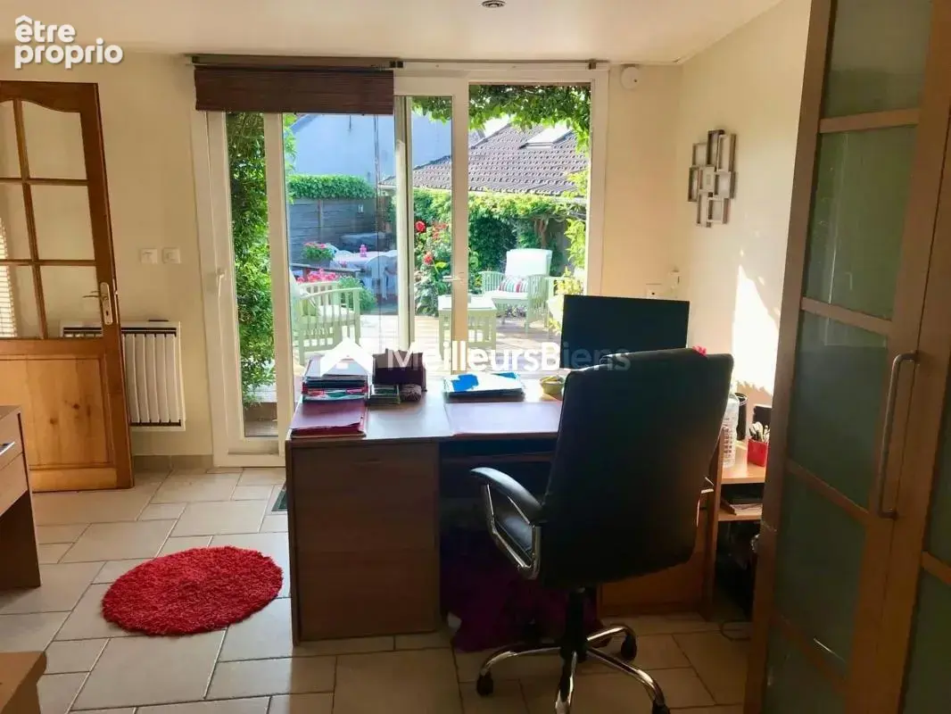 Ensemble immobilier à Montlhéry 370 m² 12 pièces et locaux commerciaux - photo 17