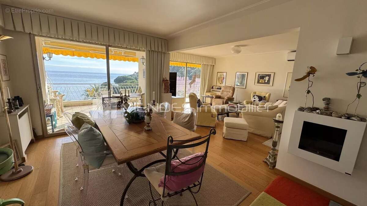 Appartement à ROQUEBRUNE-CAP-MARTIN