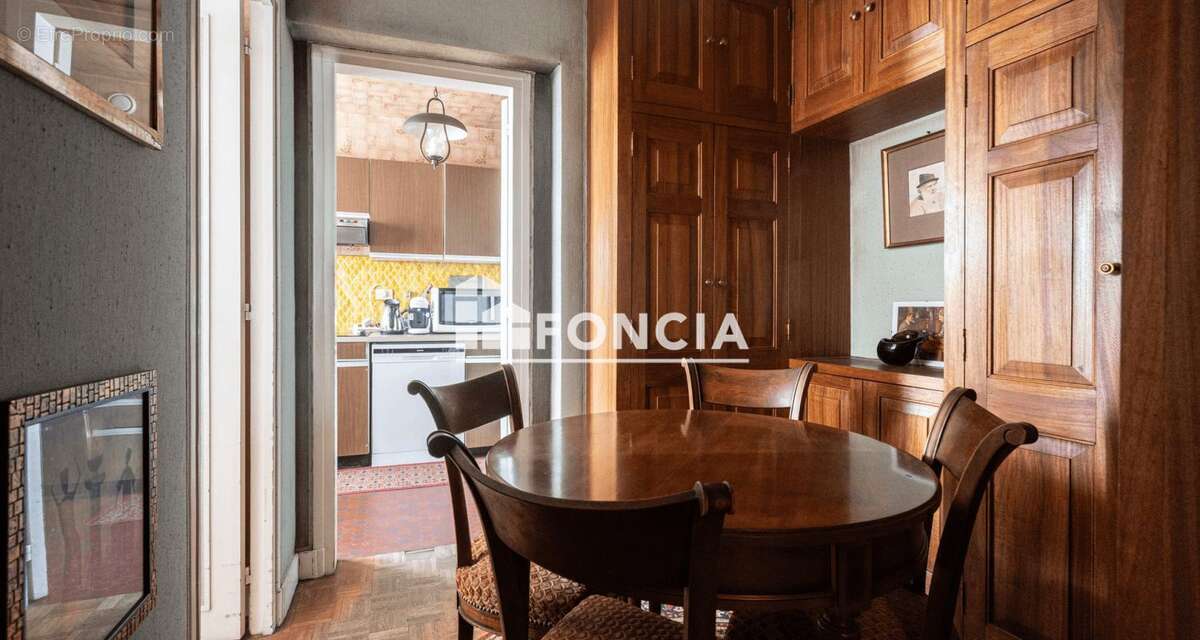 Appartement à PARIS-15E