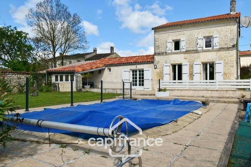 Maison à vendre 5 pièces TORXE (17) avec jardin clos de 1000m², garage et atelier - photo 9
