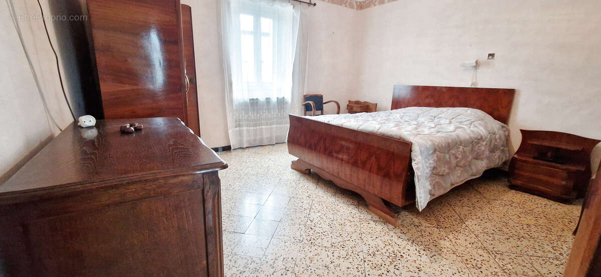 Maison à SAINT-JULIEN-LES-ROSIERS