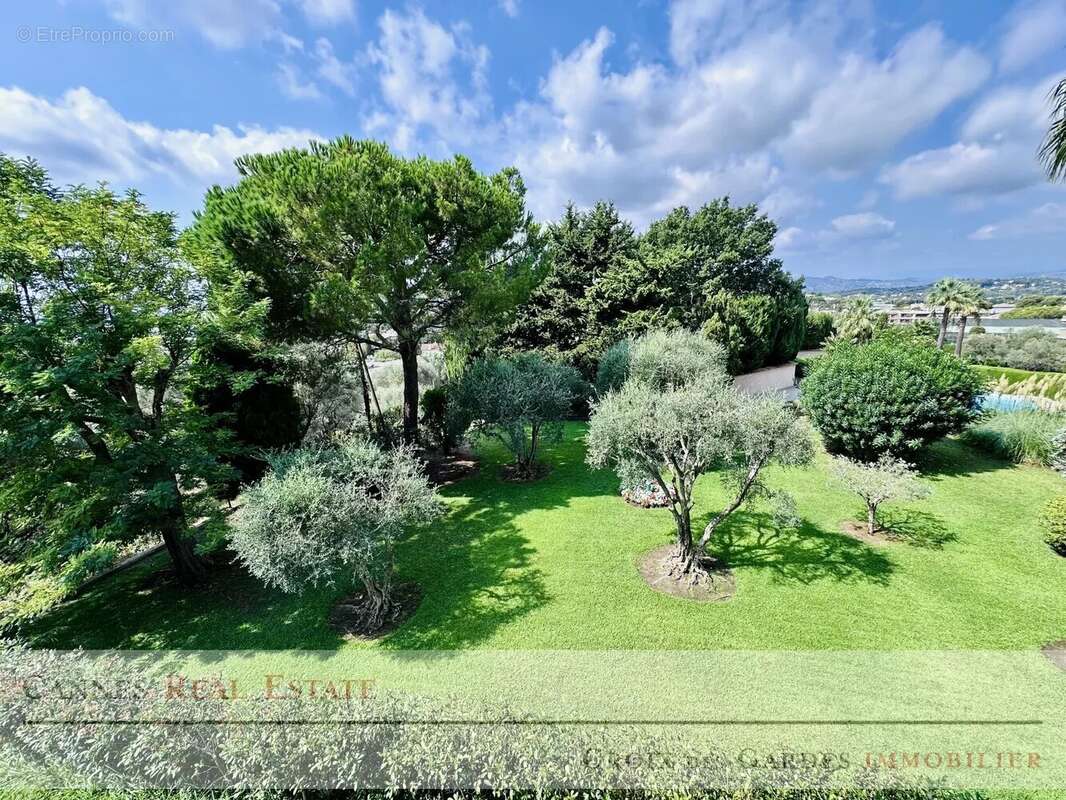 À vendre – Le Cannet, résidence de standing avec parc, piscine et tennis - photo 7