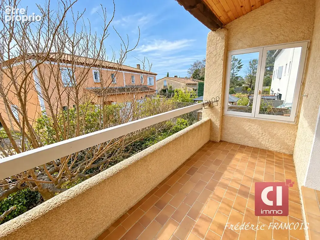 A vendre maison composée de deux logements(136 m²) à GAREOULT - photo 8