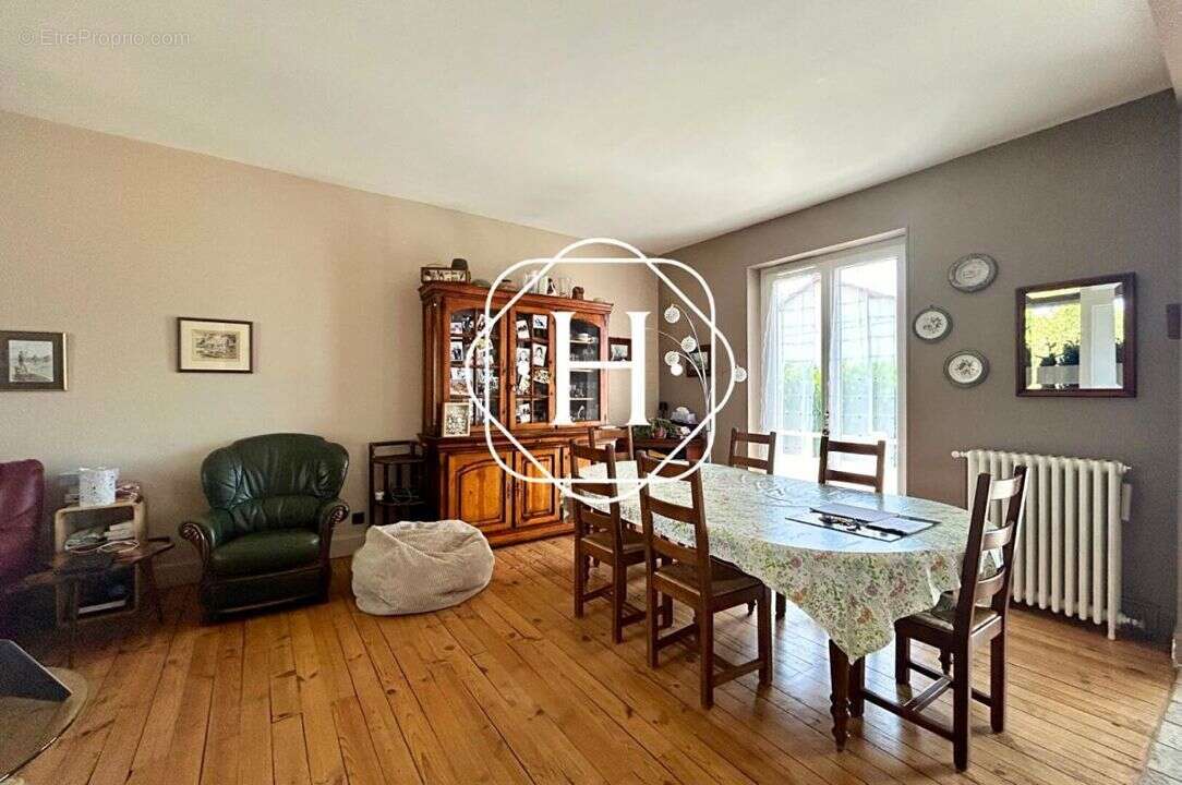 Maison 168 m² à Peronnas  - photo 935