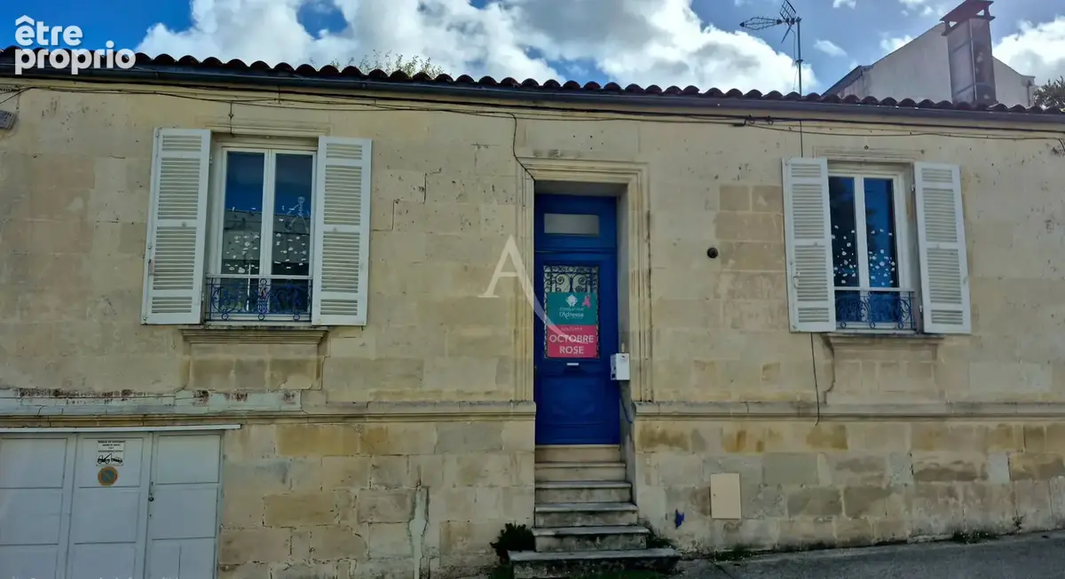 Maison Saintes quartier Saint Vivien avec son garage et terrain clos sans vis à vis. - photo 2