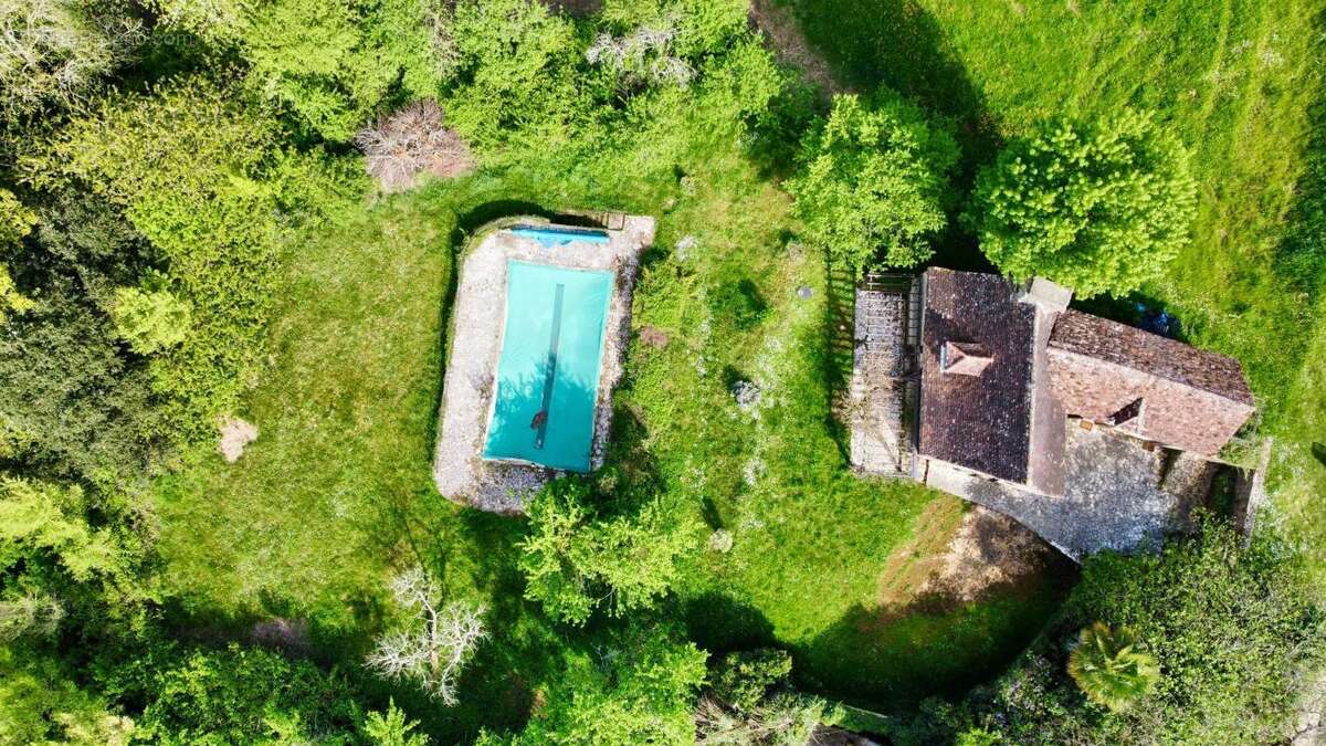 Maison à SAINTE-NATHALENE