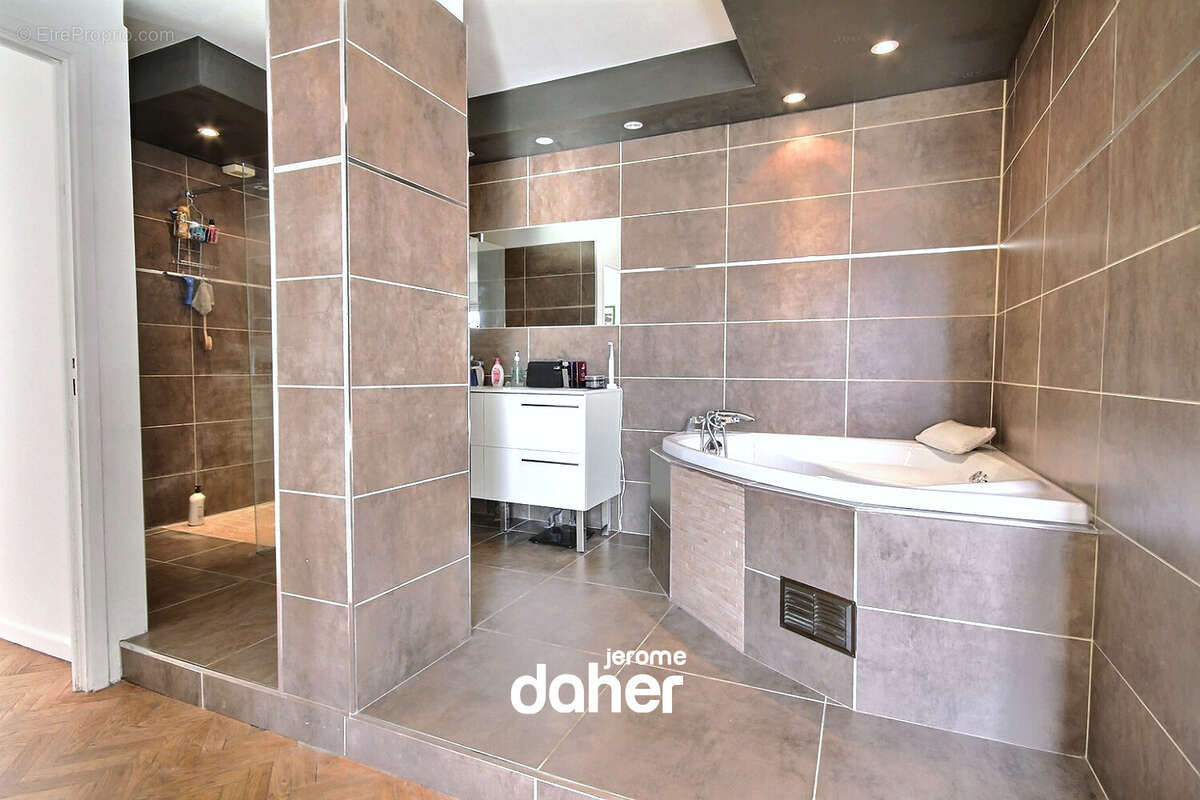 Appartement à MARSEILLE-9E