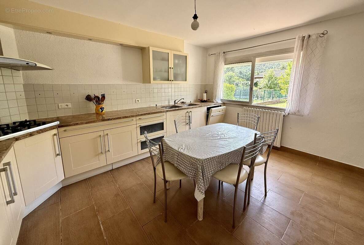 Maison à LA TOUR-SUR-ORB