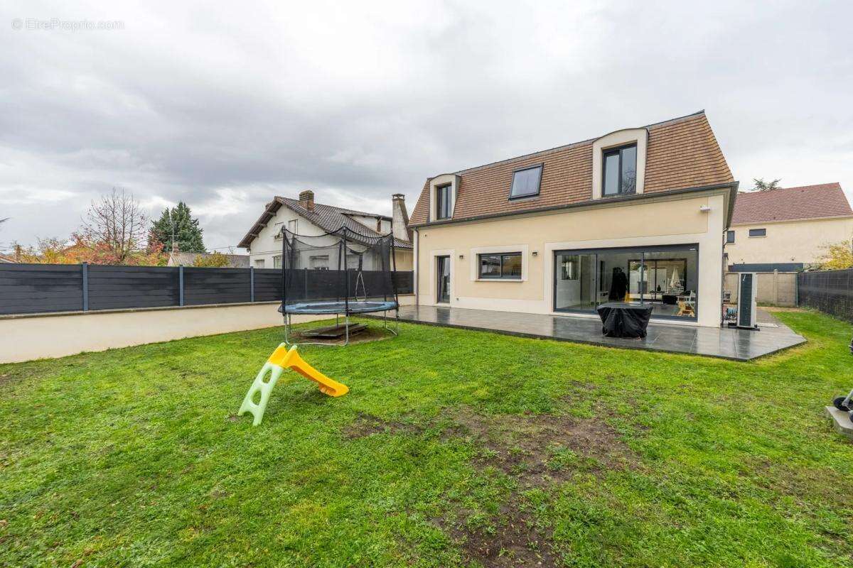 Maison à LES MUREAUX