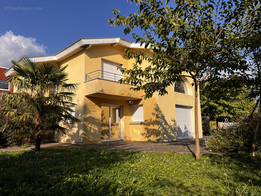 Maison à SAINT-NAZAIRE-LES-EYMES