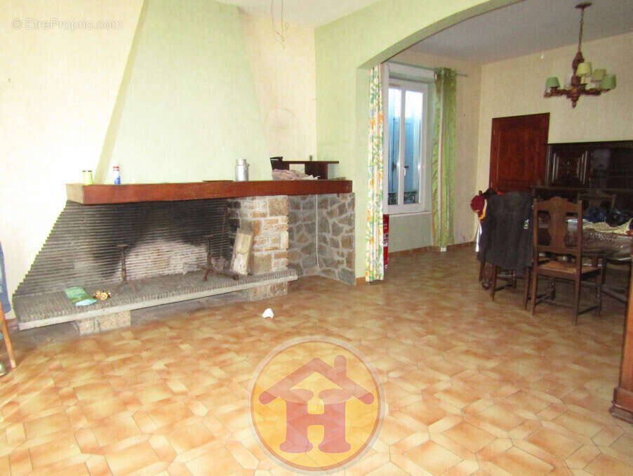 Maison à SAINT-VICTURNIEN