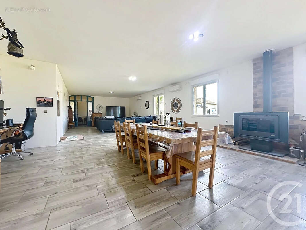 Maison 239 m² à Mesnil-Saint-Pere  - photo 3
