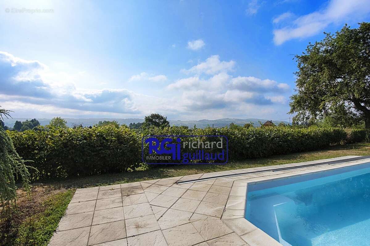 Maison à MONTAGNIEU