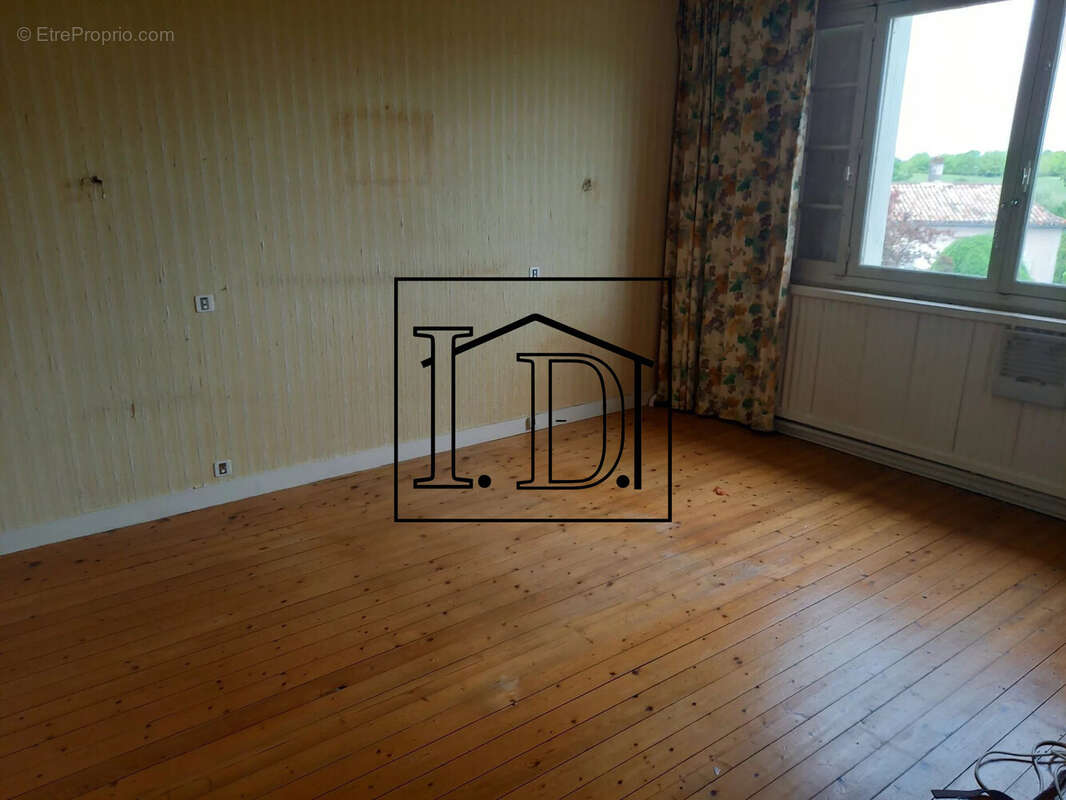 CHAMBRE 1er - Maison à LAUZUN
