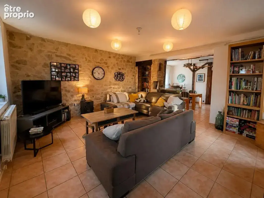 Maison de 7 pièces de 165 m² à Nérondes - photo 3