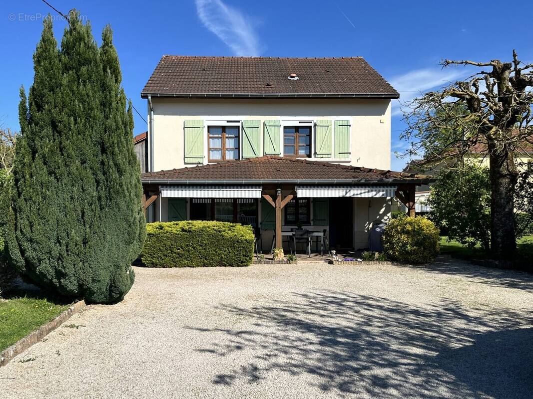 Maison à ROMENAY