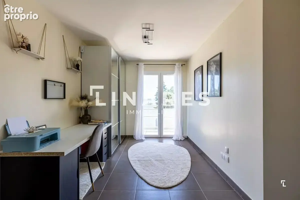 LA VILLA DE L’ÉTANG - Villa T5 de 170m2 -  Jardin de 1760m2 - Dépendance - 13800 ISTRES - photo 10