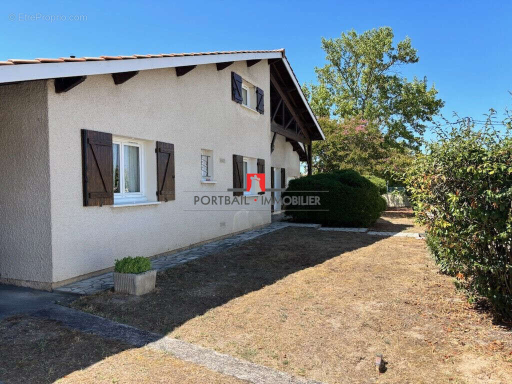 Maison 113 m² à Saint-Andre-De-Cubzac  - photo 2