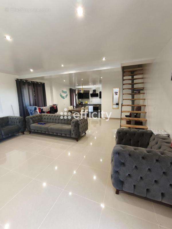 Maison à MINIAC-SOUS-BECHEREL