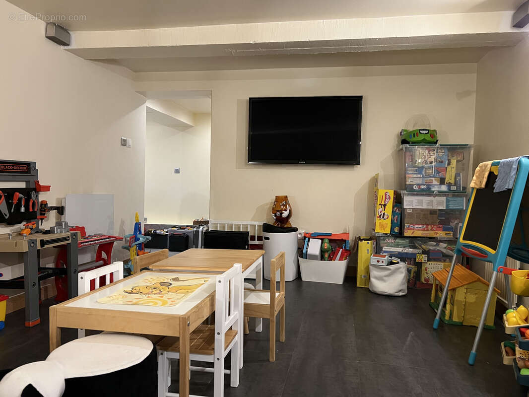 Maison à LE CHAMBON-FEUGEROLLES